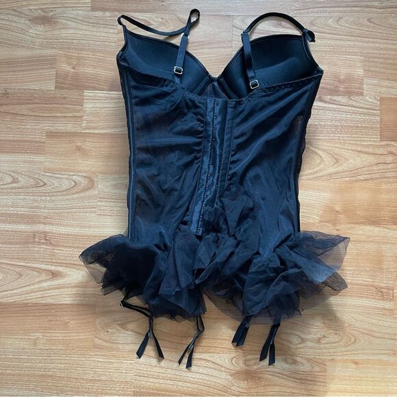 RARE Victoria’s Secret Rhinestone Bustier with Garters Size 34C - Picture 4 of 7